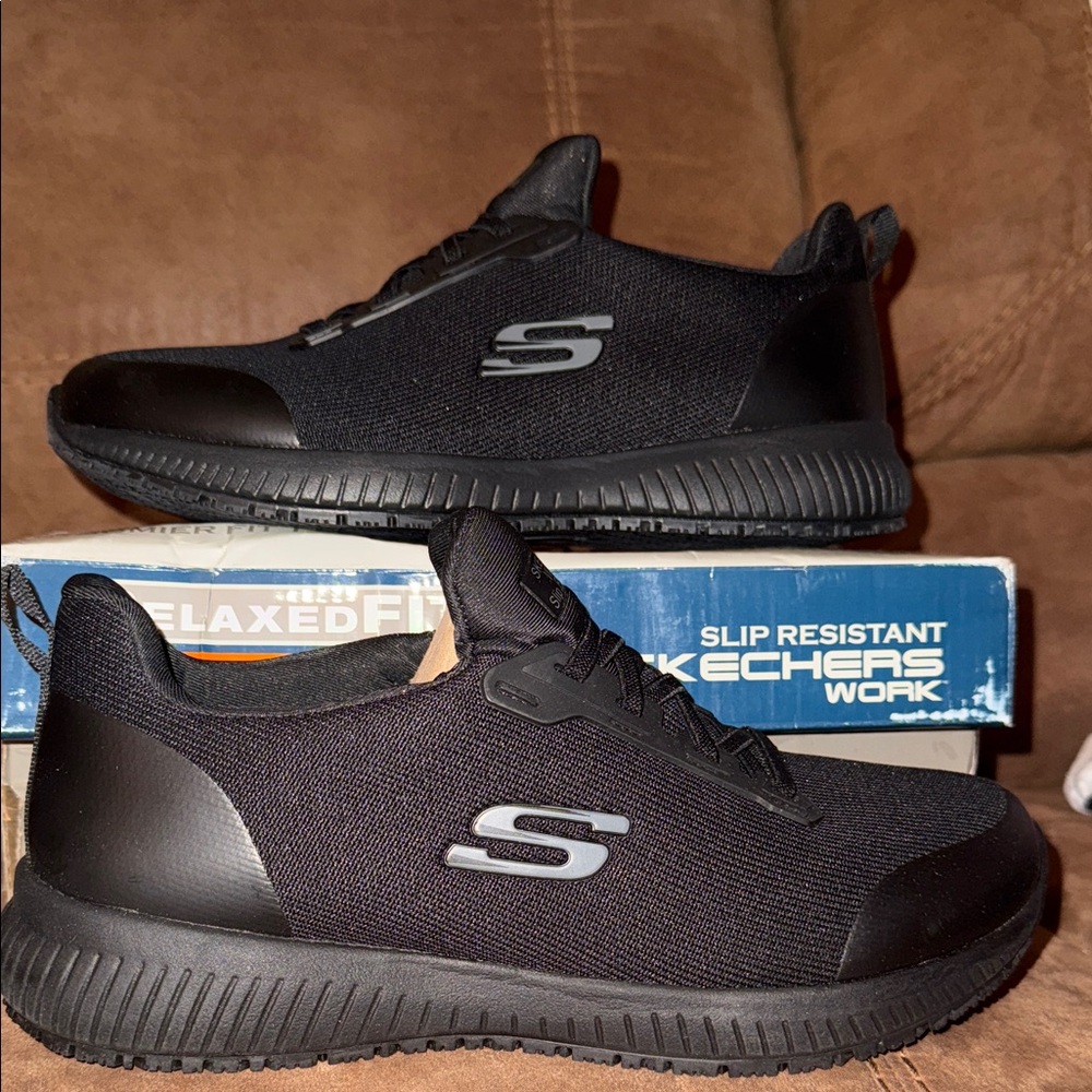 Women’s Skechers Relaxed Fit Squad Black SR Work Sneakers New in Box Size 9